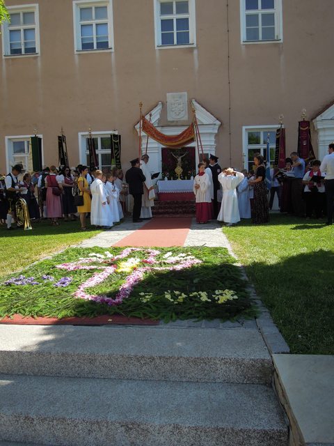 Blumenteppich der Jugend am 4. Altar